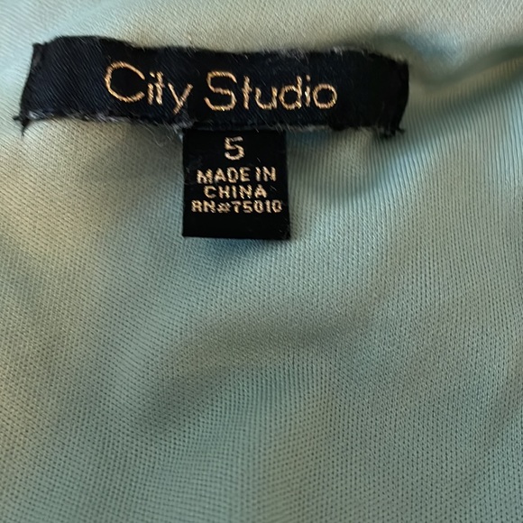 City Studio- Lace Fit and flair dress, size 5 - Picture 5 of 5